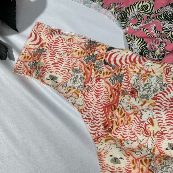 NWT $40 Spanx [ PLUS 3X ] Breathable Under Statements‎ Thong in Dog & Zebra - Picture 5 of 16